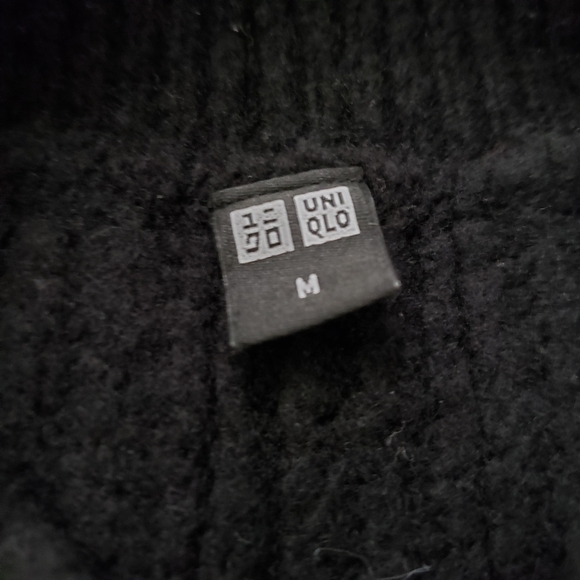 Uniqlo Size M Black Mockneck Sweater - Picture 2 of 7